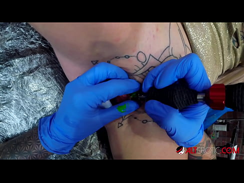 ❤️ Sully Savage, o bunăciune extrem de tatuată, și-a făcut un tatuaj pe clitorisul ei ❌  at ro.pornoincest.ru ️❤