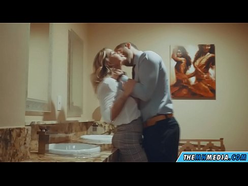 ❤️ Când o blondă cu sânii mari te seduce într-o toaletă publică ❌  at ro.pornoincest.ru ️❤